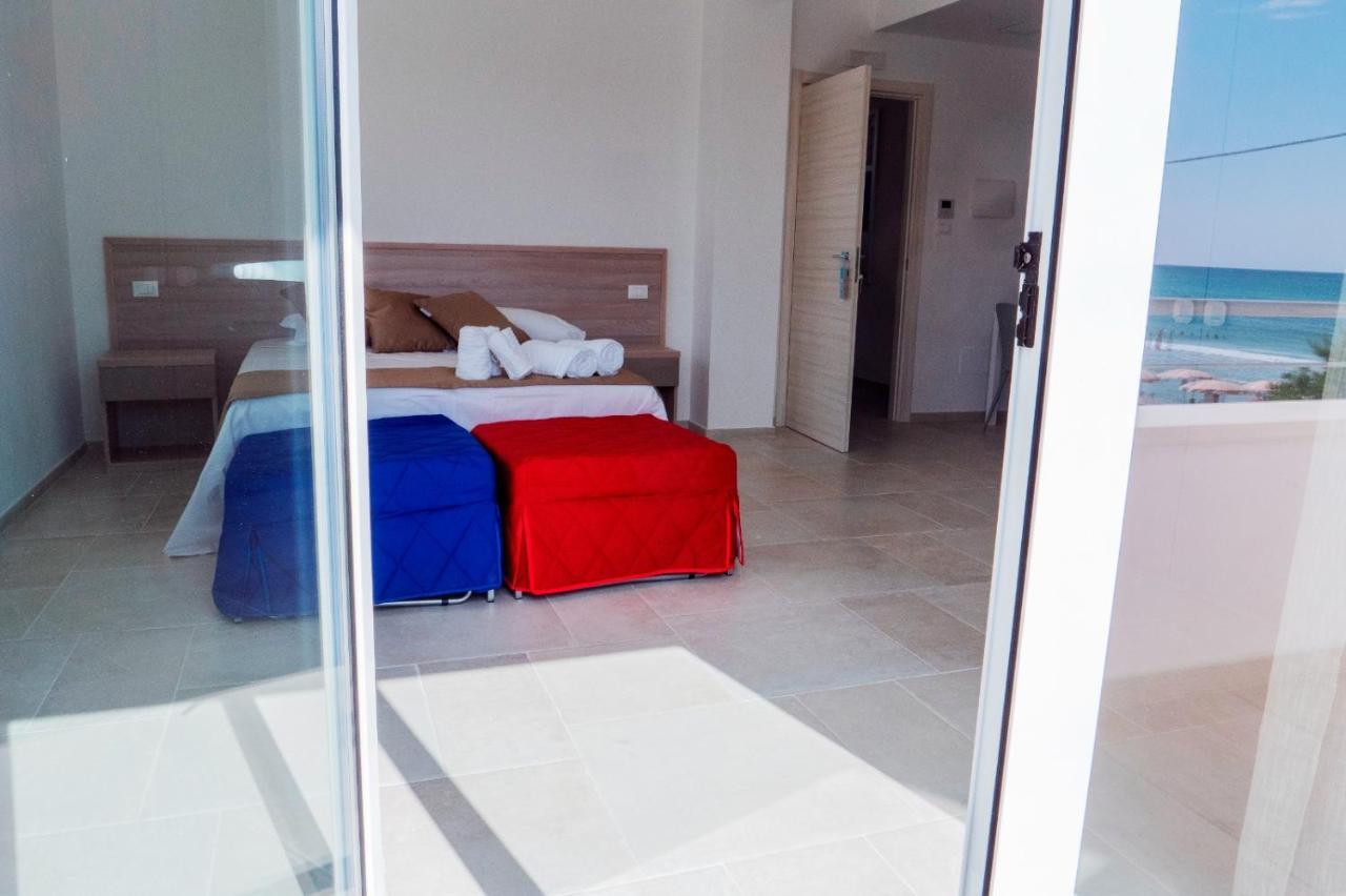 B&B A Un Passo dal Mare Torre Canne Exterior foto
