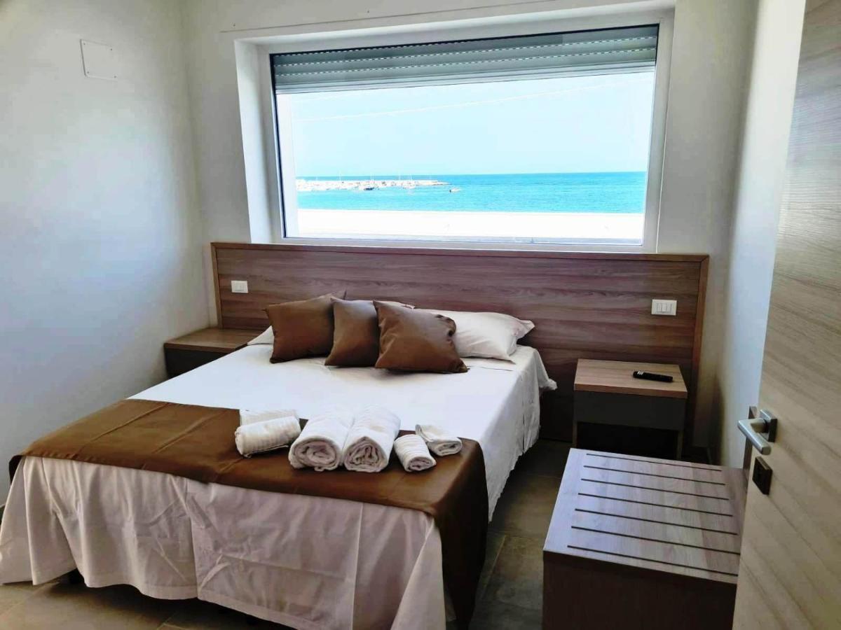 B&B A Un Passo dal Mare Torre Canne Exterior foto